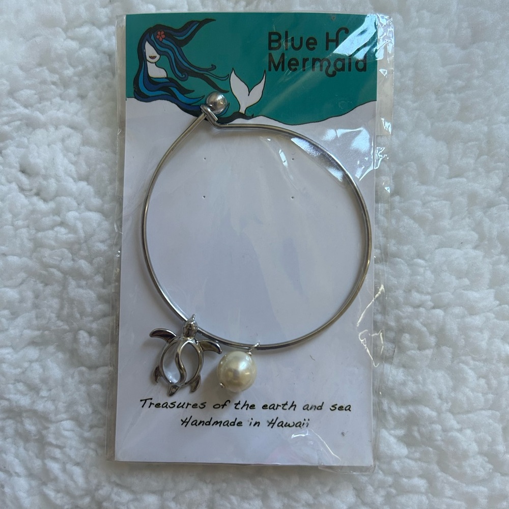 Bangle/ bracelet with a turtle & pearl